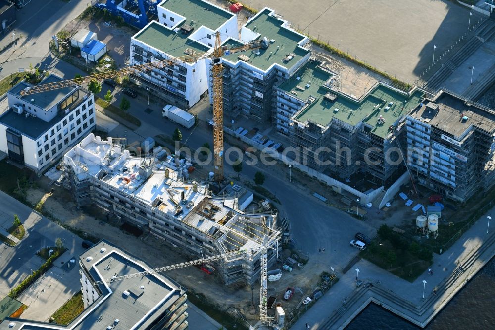 Aerial image Rostock - Construction site to build a new multi-family residential complex of Wohnungsgenossenschaft Marienehe eG on Hellingstrasse in Rostock in the state Mecklenburg - Western Pomerania, Germany