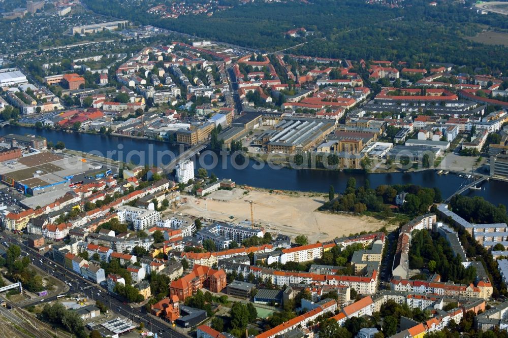 Berlin from the bird's eye view: Construction site to build a new multi-family residential complex WOHNWERK on Spreeknie of BUWOG Bautraeger GmbH on Fliessstrasse in the district Treptow-Koepenick in Berlin, Germany