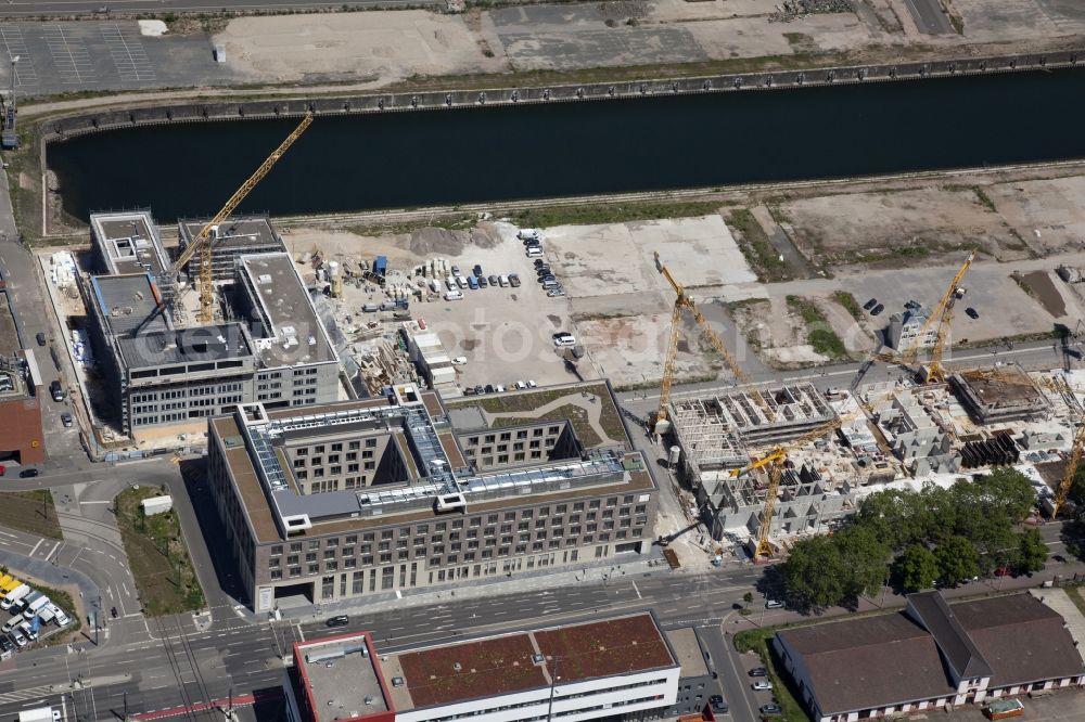 Aerial photograph Mainz - Construction site to build a new multi-family residential complex on Zollhafen in Mainz in the state Rhineland-Palatinate, Germany