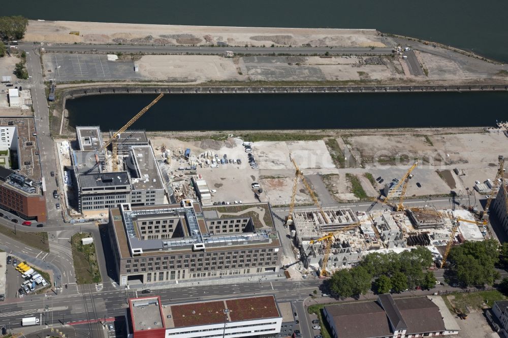 Mainz from above - Construction site to build a new multi-family residential complex on Zollhafen in Mainz in the state Rhineland-Palatinate, Germany