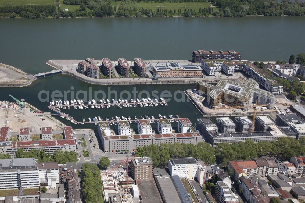 Aerial image Mainz - Construction site to build a new multi-family residential complex on Zollhafen in Mainz in the state Rhineland-Palatinate, Germany