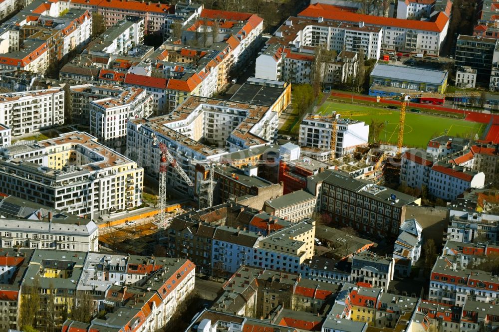 Berlin from above - Construction site to build a new multi-family residential complex the Schreibfederhoefe on Weserstrasse and Box Seven at Freudenberg- Areal on Boxhagener Strasse in the district Friedrichshain in Berlin, Germany