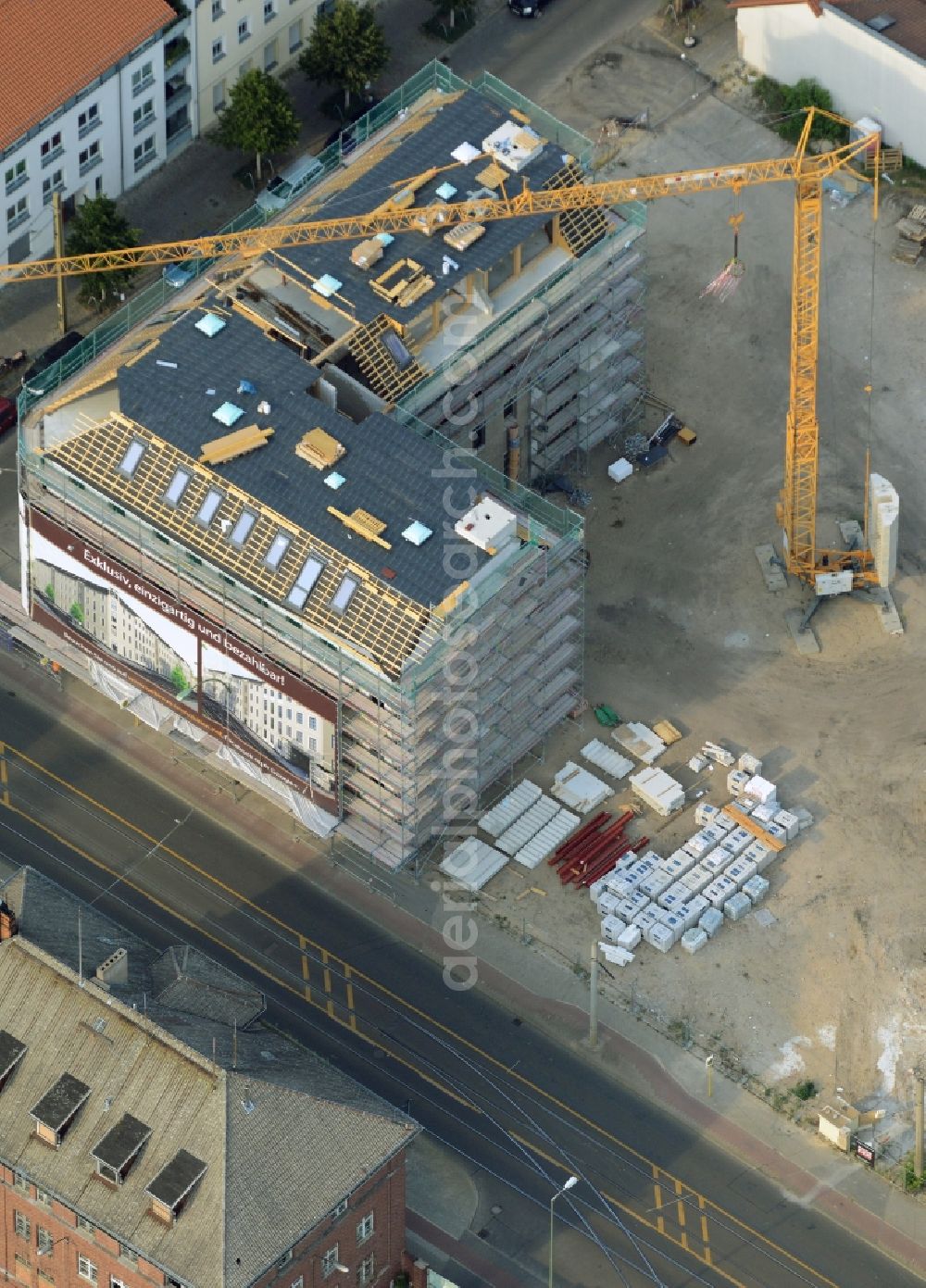 Aerial photograph Berlin - Construction site to build a new multi-family residential complex on Wendeschlossstrasse in the Koepenick part of Berlin in Germany. The building will include 19 appartements and is located on the corner of Dorotheenstrasse