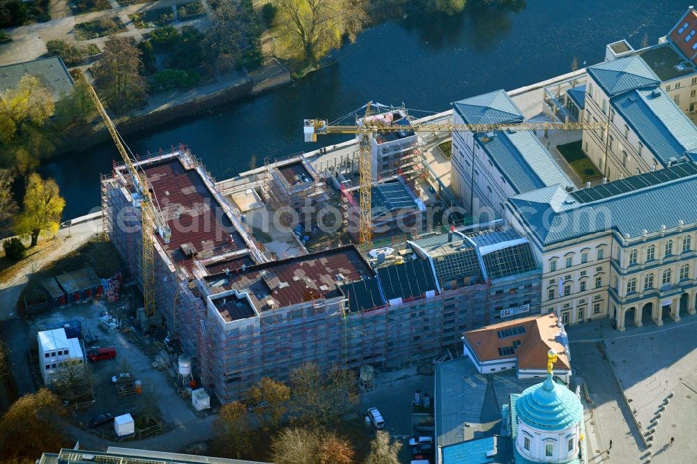 Potsdam from above - Residential construction site with multi-family housing development- on the Am Alten Markt on river Alte Fahrt in the district Innenstadt in Potsdam in the state Brandenburg, Germany