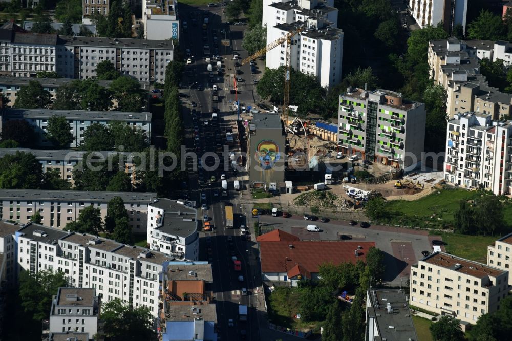 Berlin from the bird's eye view: Construction site for the new building of a multifamily residence for condominiums on a former Wall Land in Sebastianstrasse by Baugemeinschaft X-Mitte, the architectural firm stingvanbeeck architekten and the construction company Conex Baugesellschaft mbH in the historic district Luisenstadt in Berlin, Germany