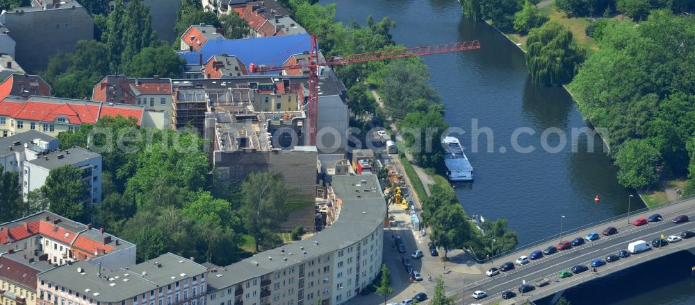 Berlin from the bird's eye view: Construction site for renovation and construction of a multi-family dwelling by the construction company WOLFF at the Charlottenburg shore on the Caprivibrücke the Spree course in Berlin Charlottenburg