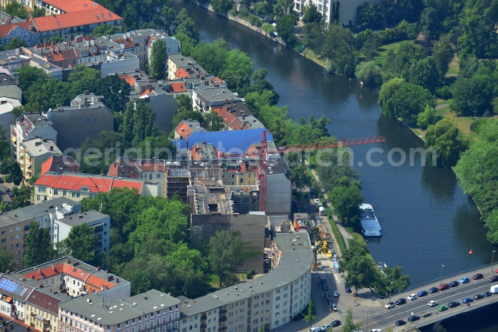 Aerial image Berlin - Construction site for renovation and construction of a multi-family dwelling by the construction company WOLFF at the Charlottenburg shore on the Caprivibrücke the Spree course in Berlin Charlottenburg