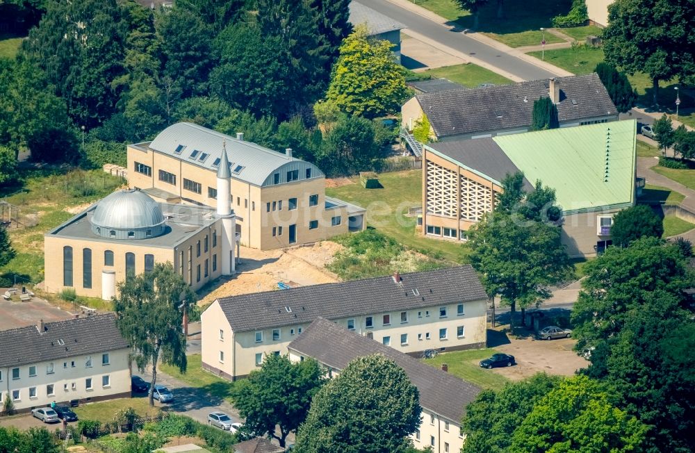 Möllen from above - Mosque construction site of Moschee Yeni YeA?il Camii in Schlesierstrasse gegenueber of Evangelischen Kirche Moellen in Moellen in the state North Rhine-Westphalia, Germany