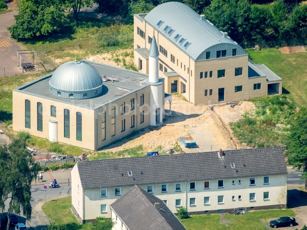 Aerial photograph Möllen - Mosque construction site of Moschee Yeni YeA?il Camii in Schlesierstrasse gegenueber of Evangelischen Kirche Moellen in Moellen in the state North Rhine-Westphalia, Germany