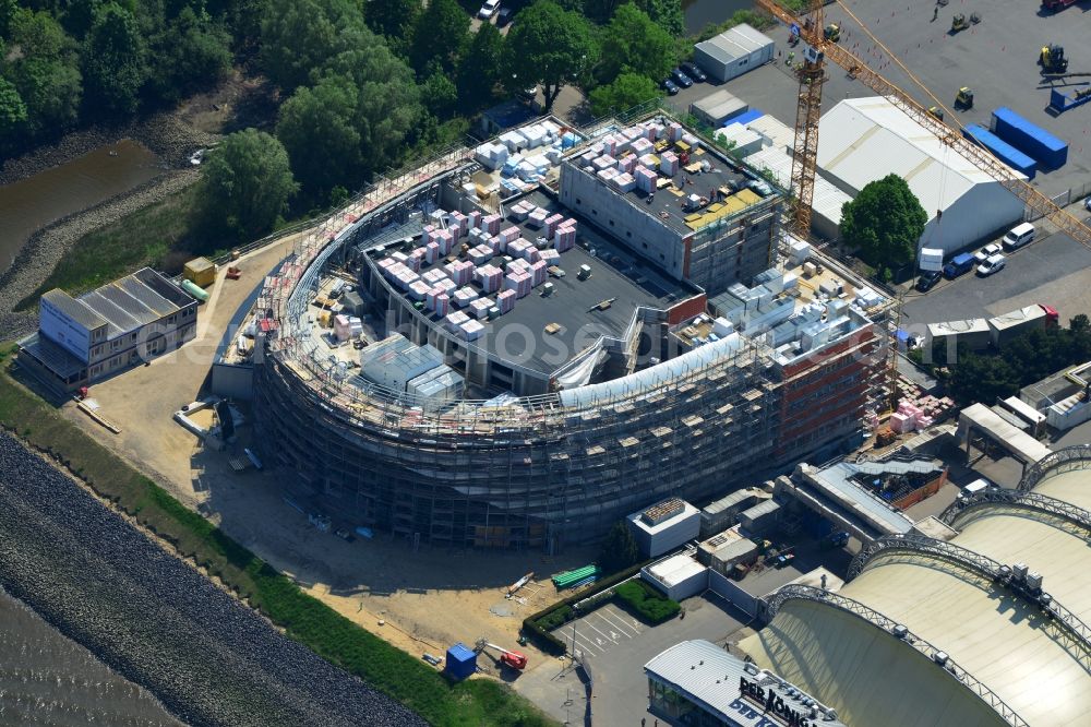 Hamburg from the bird's eye view: Construction site for the new building of the new Musical Theatre, Stage entertainment on the banks of the Elbe in Hamburg Steinwerder