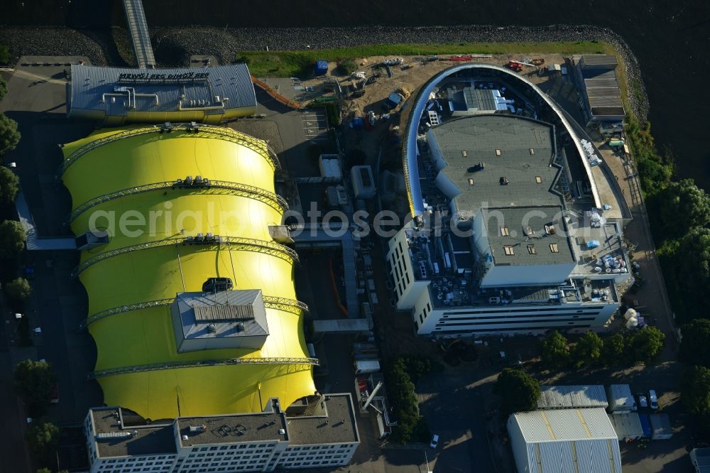 Hamburg from above - Construction site for the new building of the new Musical Theatre, Stage entertainment on the banks of the Elbe in Hamburg Steinwerder