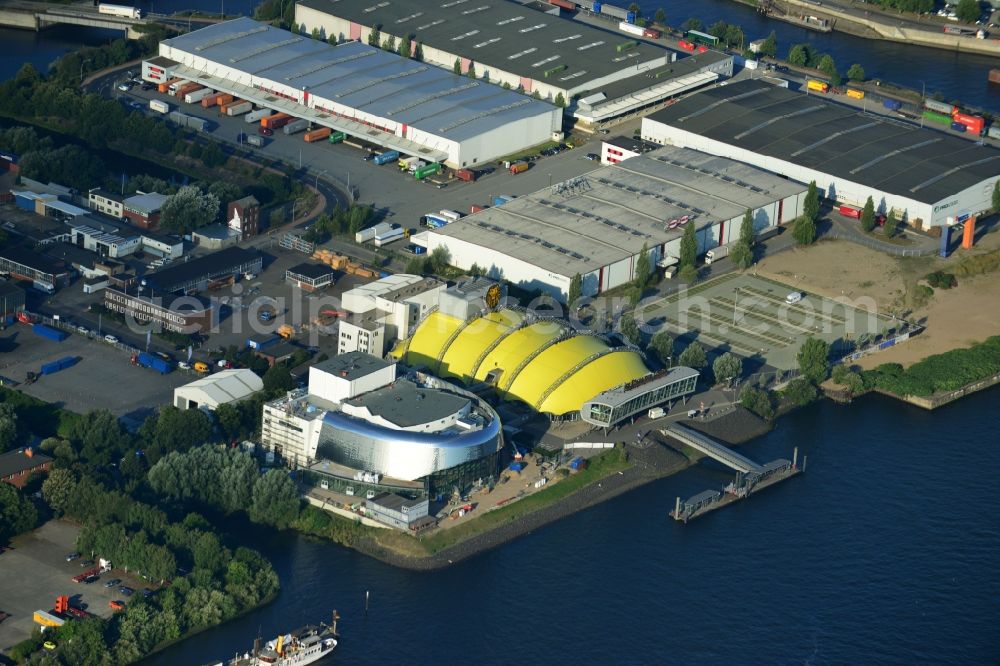 Hamburg from the bird's eye view: Construction site for the new building of the new Musical Theatre, Stage entertainment on the banks of the Elbe in Hamburg Steinwerder