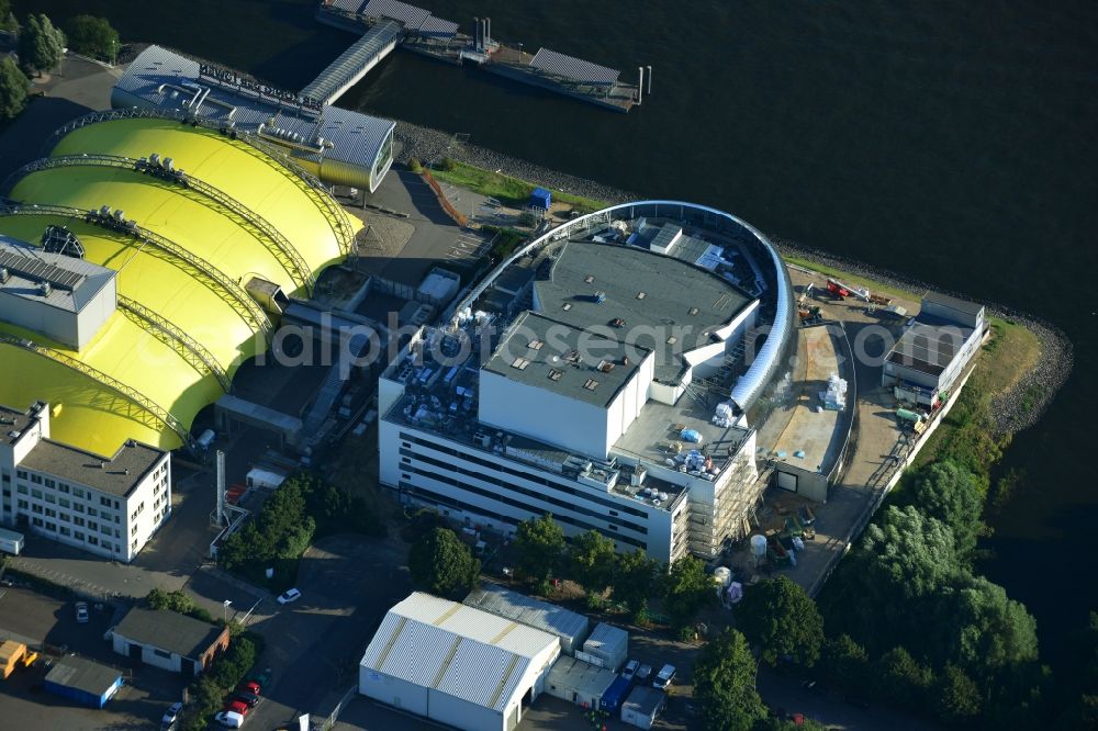 Aerial image Hamburg - Construction site for the new building of the new Musical Theatre, Stage entertainment on the banks of the Elbe in Hamburg Steinwerder