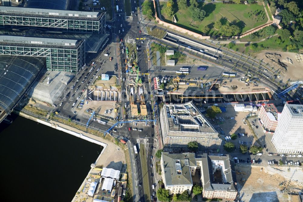 Berlin from the bird's eye view: Construction site to build a new north - south tunnel for the train at the main station in Berlin Moabit. Known as the S21 north tunnel connection is part of the tunnel complex of the German Bahn AG