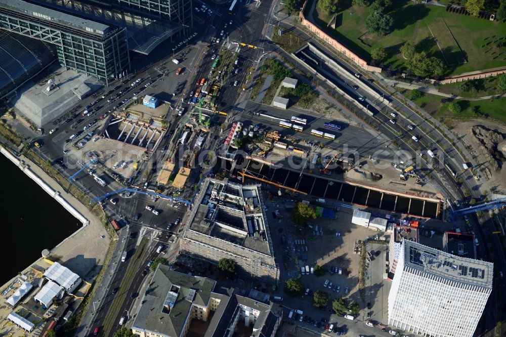 Aerial image Berlin - Construction site to build a new north - south tunnel for the train at the main station in Berlin Moabit. Known as the S21 north tunnel connection is part of the tunnel complex of the German Bahn AG