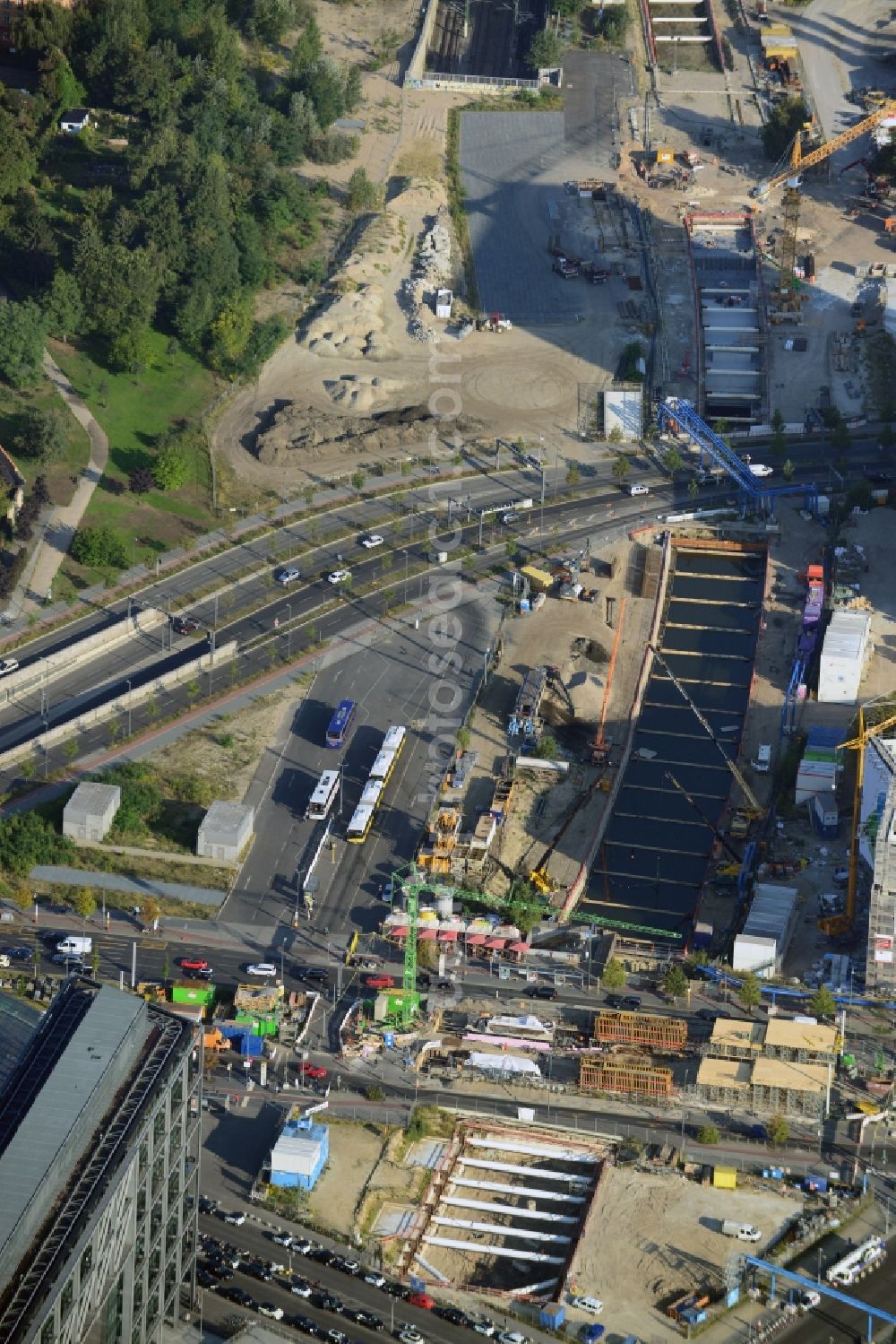 Berlin from above - Construction site to build a new north - south tunnel for the train at the main station in Berlin Moabit. Known as the S21 north tunnel connection is part of the tunnel complex of the German Bahn AG