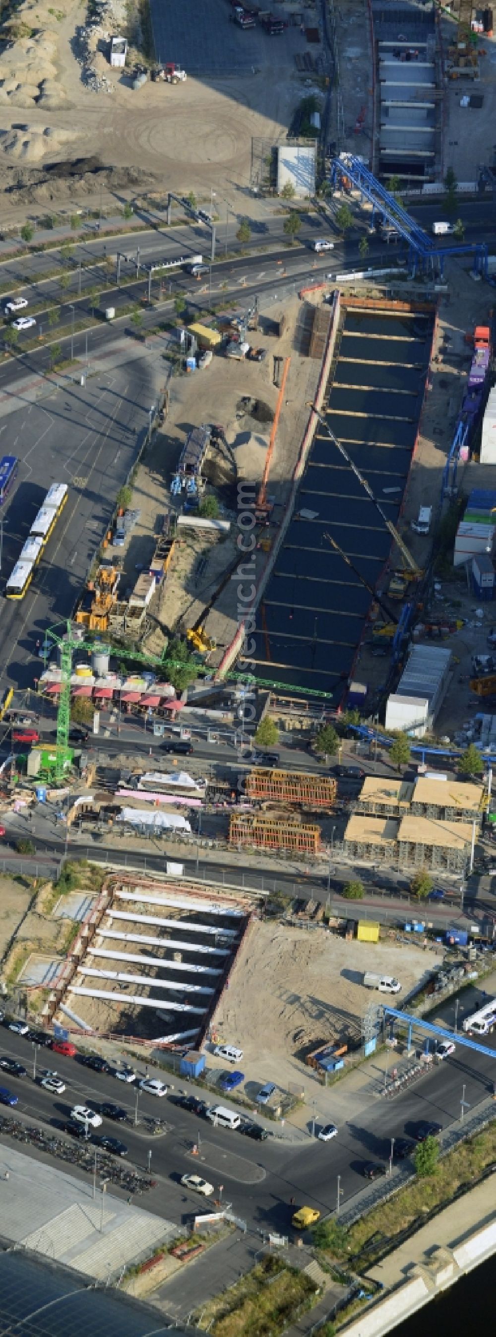 Berlin from the bird's eye view: Construction site to build a new north - south tunnel for the train at the main station in Berlin Moabit. Known as the S21 north tunnel connection is part of the tunnel complex of the German Bahn AG