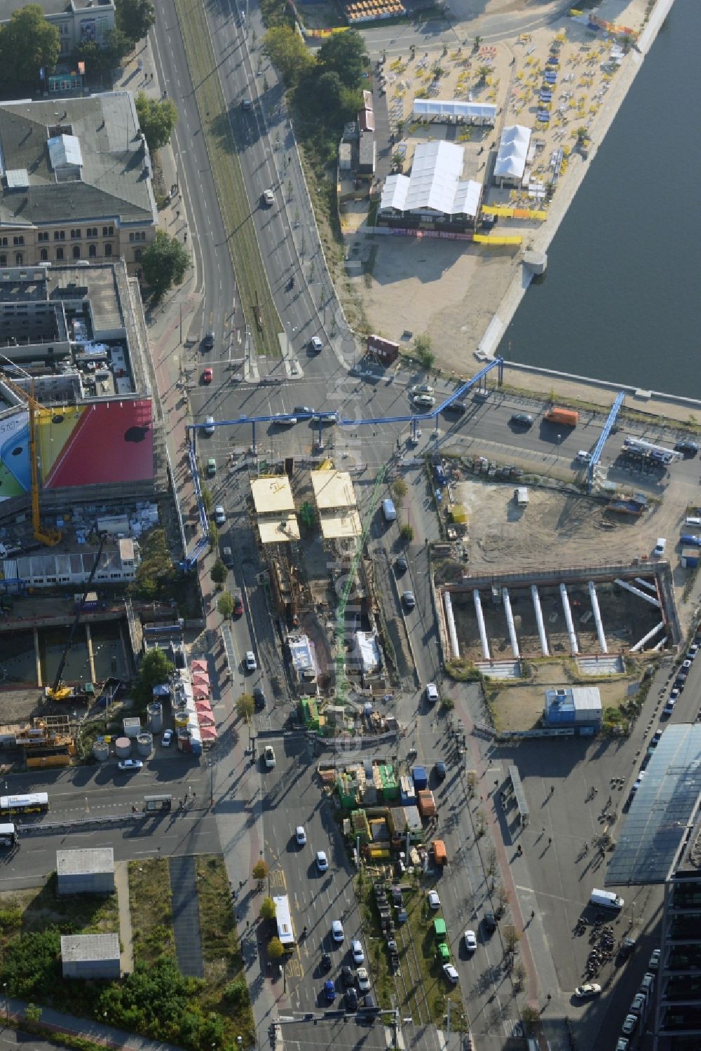 Aerial image Berlin - Construction site to build a new north - south tunnel for the train at the main station in Berlin Moabit. Known as the S21 north tunnel connection is part of the tunnel complex of the German Bahn AG