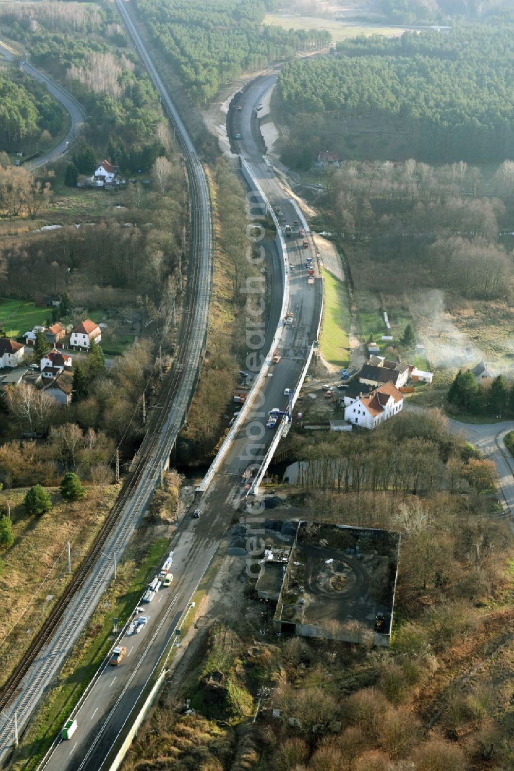 Brieskow-Finkenheerd from the bird's eye view: Construction site for the new building der OU Ortsumfahrung der Bundesstrasse B112 in Brieskow-Finkenheerd in the state Brandenburg