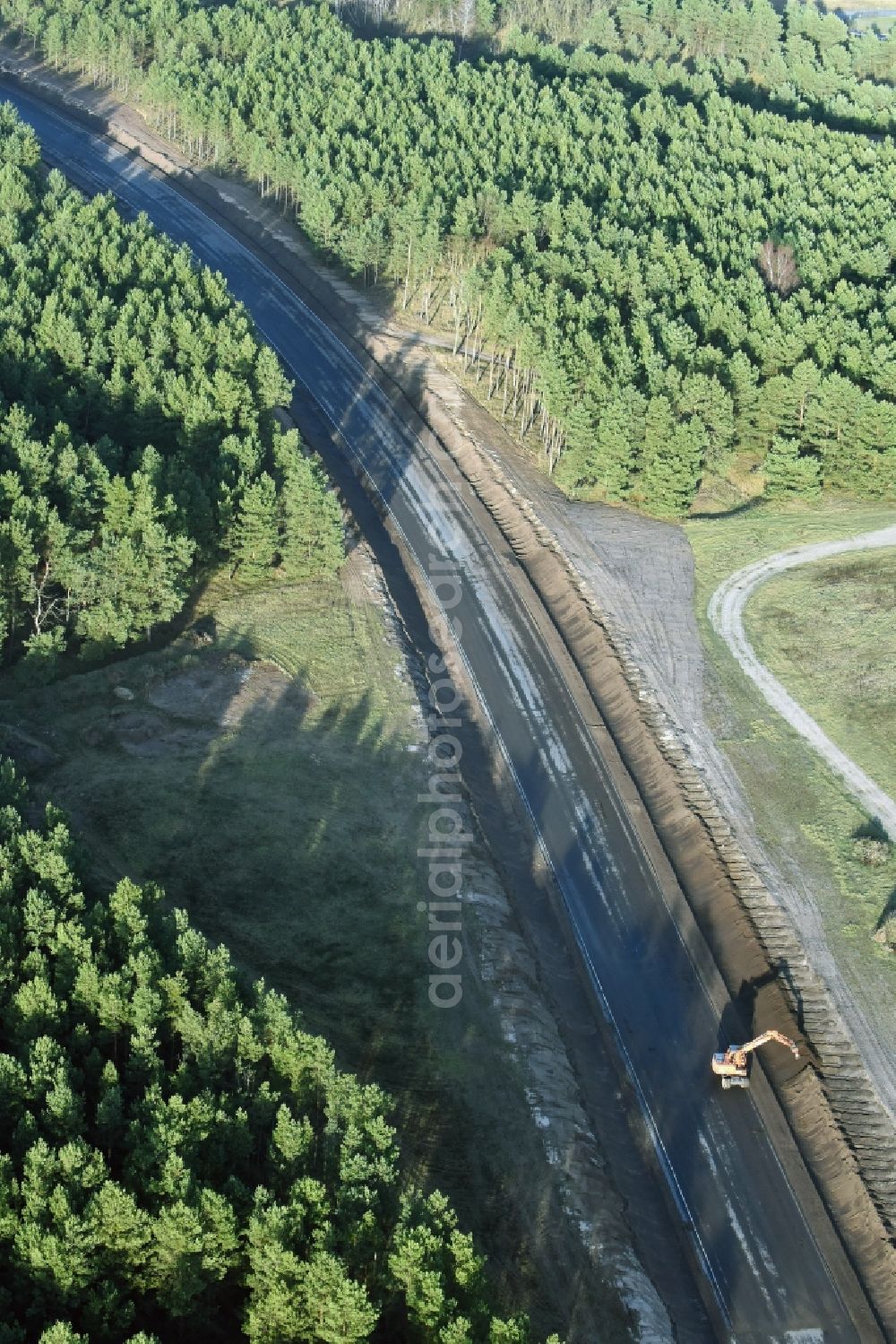 Brieskow-Finkenheerd from the bird's eye view: Construction site for the new building der OU Ortsumfahrung der Bundesstrasse B112 in Brieskow-Finkenheerd in the state Brandenburg