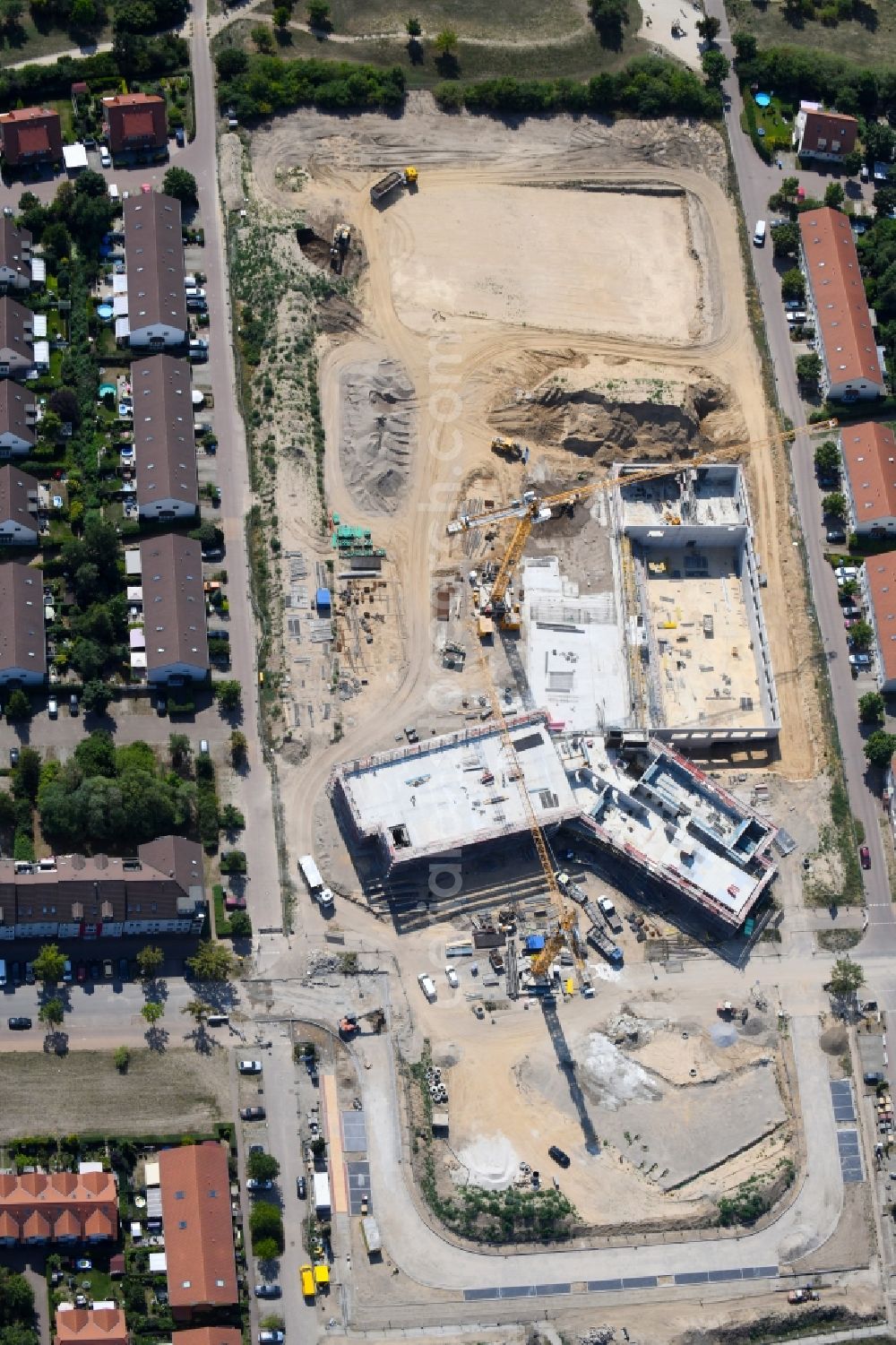 Hönow from above - Construction site for the new building city destrict center between of Schulstrasse and of Marderstrasse in Hoenow in the state Brandenburg, Germany