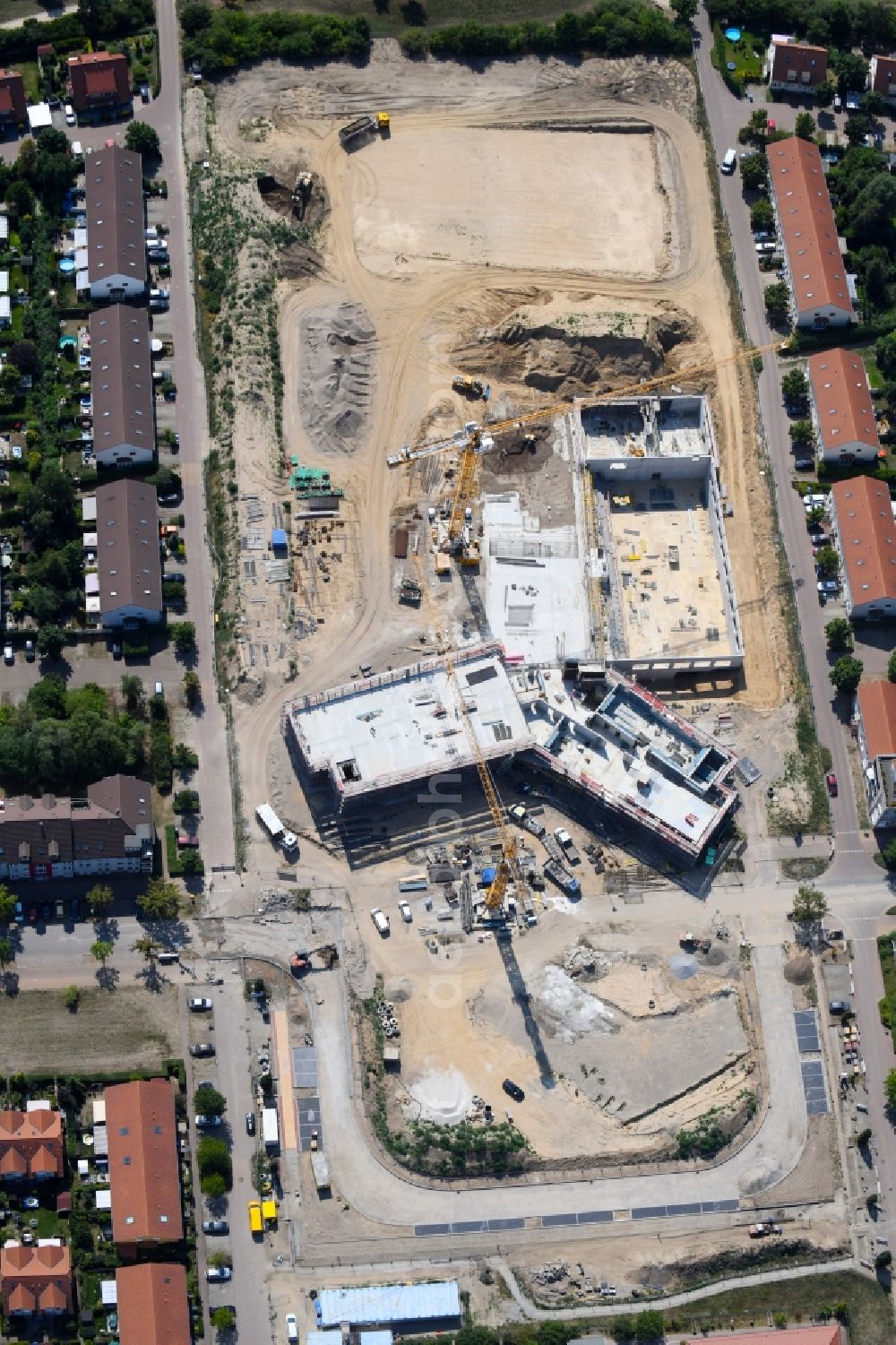 Hönow from the bird's eye view: Construction site for the new building city destrict center between of Schulstrasse and of Marderstrasse in Hoenow in the state Brandenburg, Germany