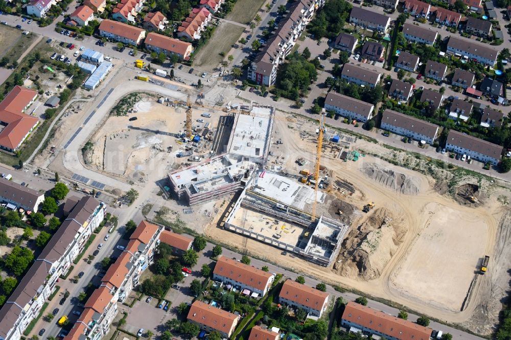 Hönow from above - Construction site for the new building city destrict center between of Schulstrasse and of Marderstrasse in Hoenow in the state Brandenburg, Germany