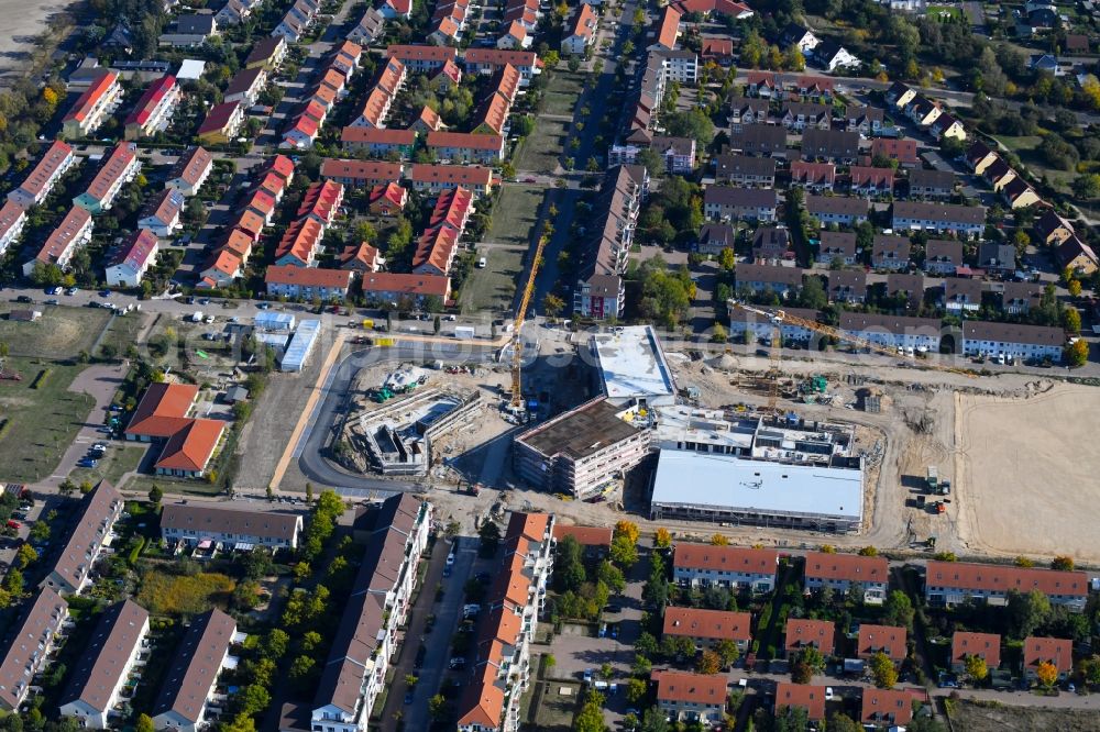 Hönow from above - Construction site for the new building city destrict center between of Schulstrasse and of Marderstrasse in Hoenow in the state Brandenburg, Germany