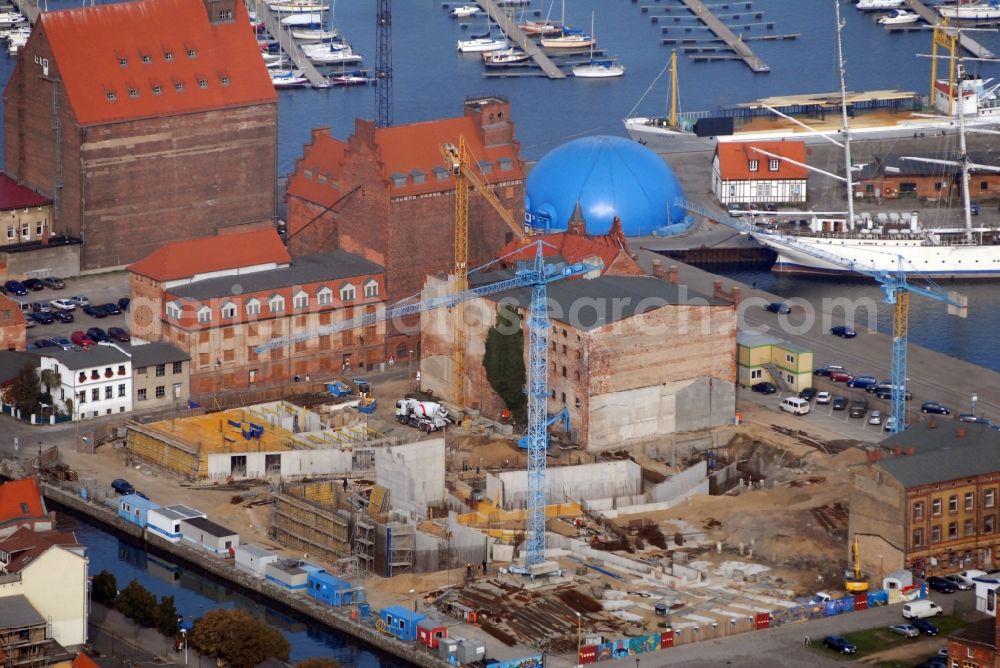 Aerial photograph Stralsund - Harbor island by Ozeaneum Oceanographic Museum in Stralsund in Mecklenburg - Western Pomerania