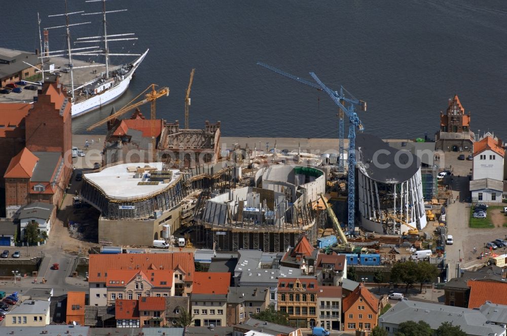 Aerial photograph Stralsund - Harbor island by Ozeaneum Oceanographic Museum in Stralsund in Mecklenburg - Western Pomerania