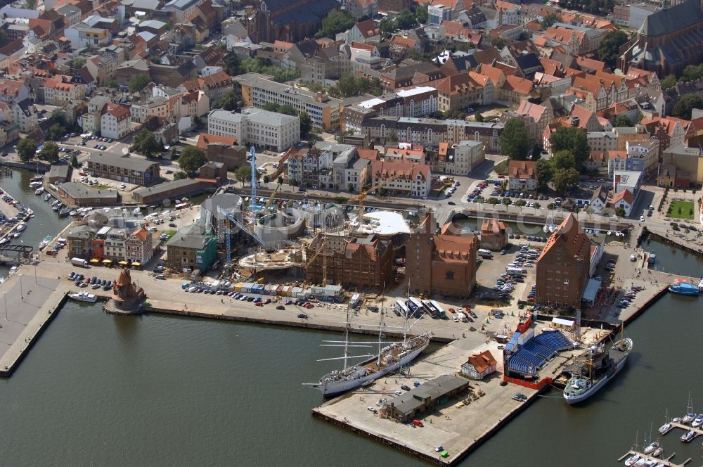 Aerial photograph Stralsund - Harbor island by Ozeaneum Oceanographic Museum in Stralsund in Mecklenburg - Western Pomerania