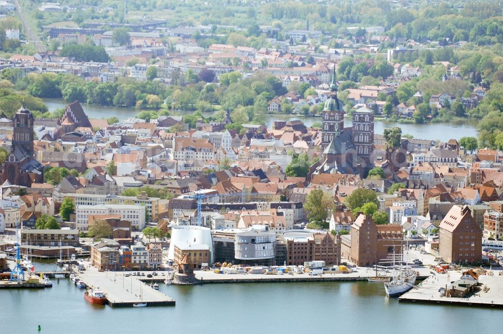 Aerial image Stralsund - Harbor island by Ozeaneum Oceanographic Museum in Stralsund in Mecklenburg - Western Pomerania