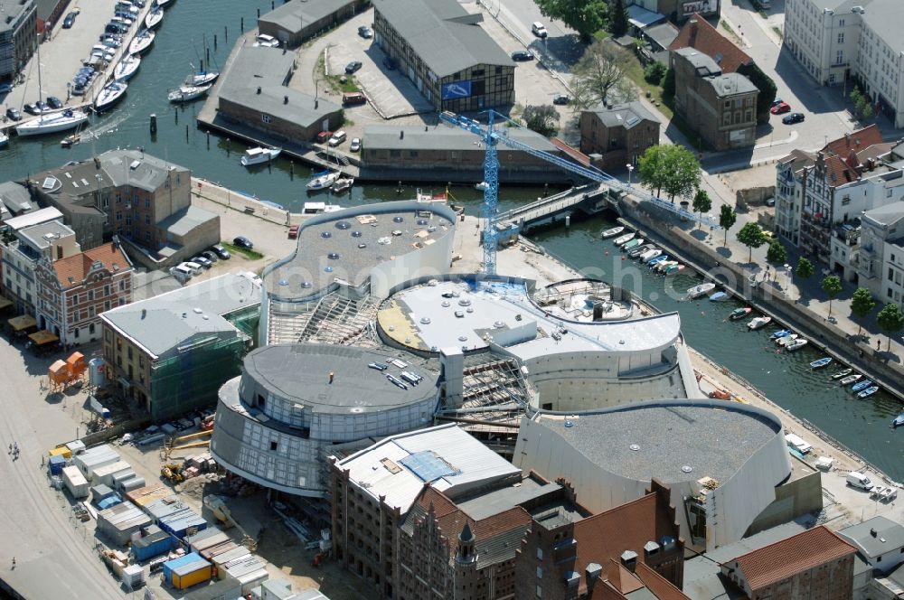 Stralsund from the bird's eye view: Harbor island by Ozeaneum Oceanographic Museum in Stralsund in Mecklenburg - Western Pomerania