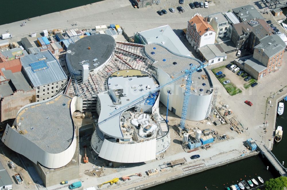 Stralsund from the bird's eye view: Harbor island by Ozeaneum Oceanographic Museum in Stralsund in Mecklenburg - Western Pomerania