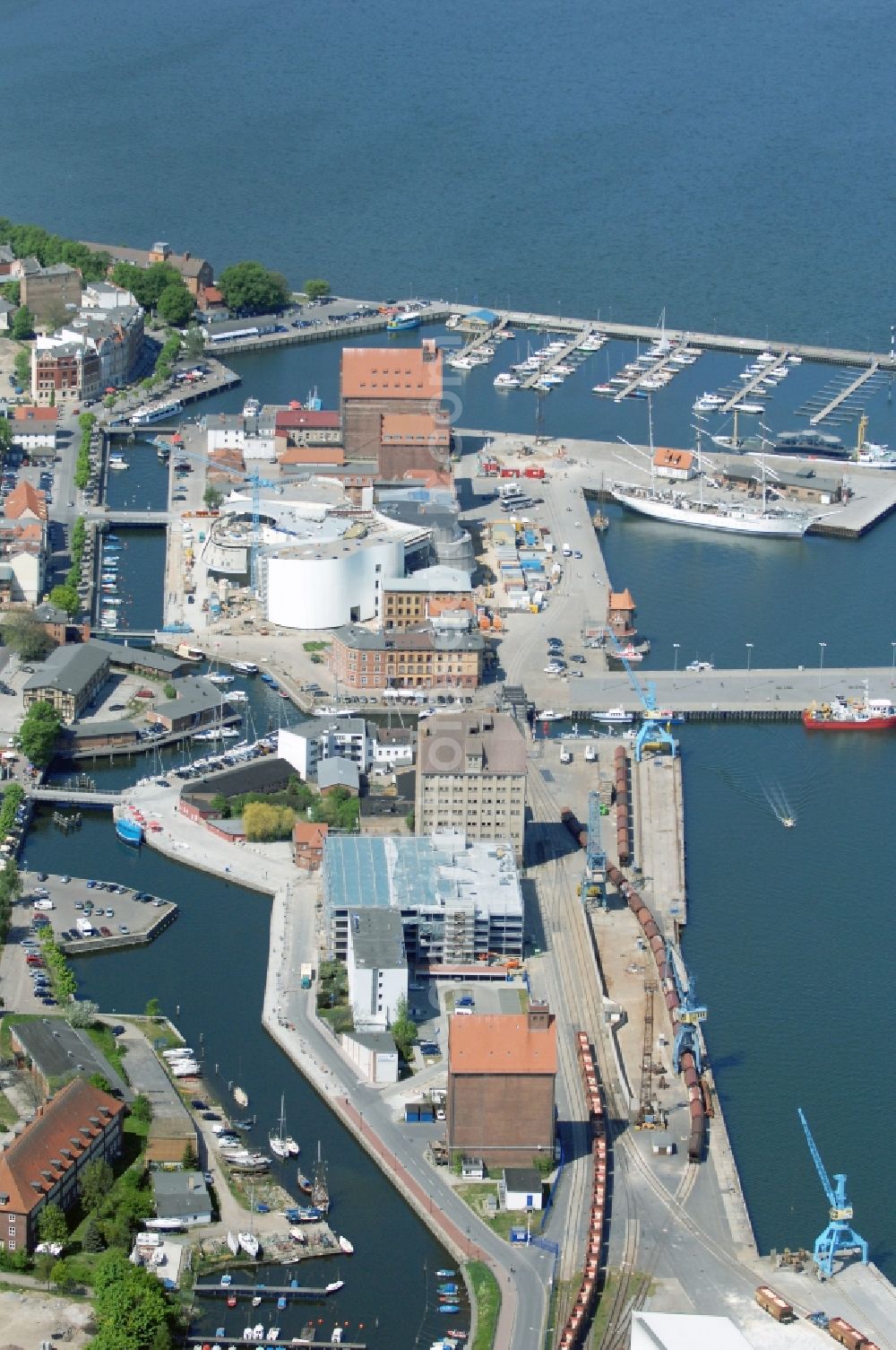 Aerial image Stralsund - Harbor island by Ozeaneum Oceanographic Museum in Stralsund in Mecklenburg - Western Pomerania