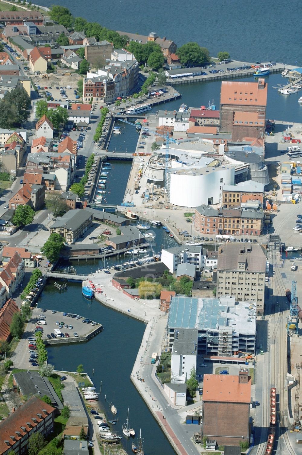 Aerial photograph Stralsund - Harbor island by Ozeaneum Oceanographic Museum in Stralsund in Mecklenburg - Western Pomerania