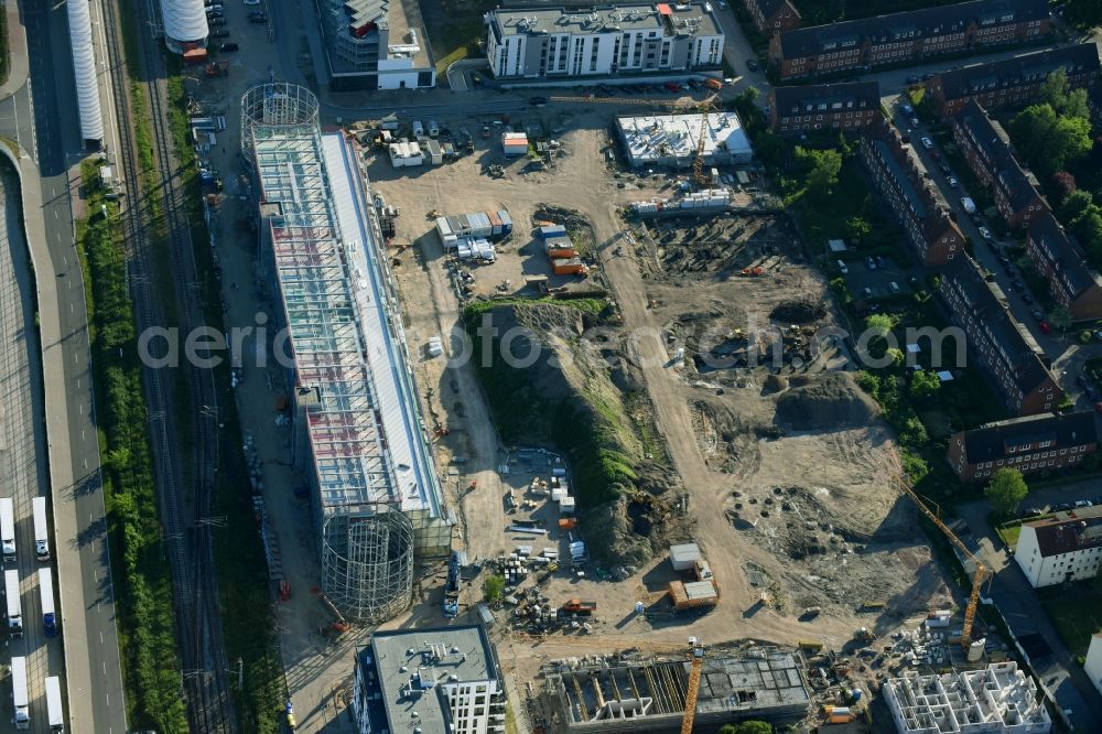 Rostock from above - Building site to the new building of the multi-storey car park by the mole fire on the area of the former freight depot in Rostock in the federal state Mecklenburg-West Pomerania, Germany