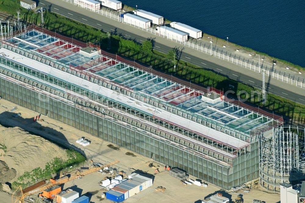 Aerial photograph Rostock - Building site to the new building of the multi-storey car park by the mole fire on the area of the former freight depot in Rostock in the federal state Mecklenburg-West Pomerania, Germany