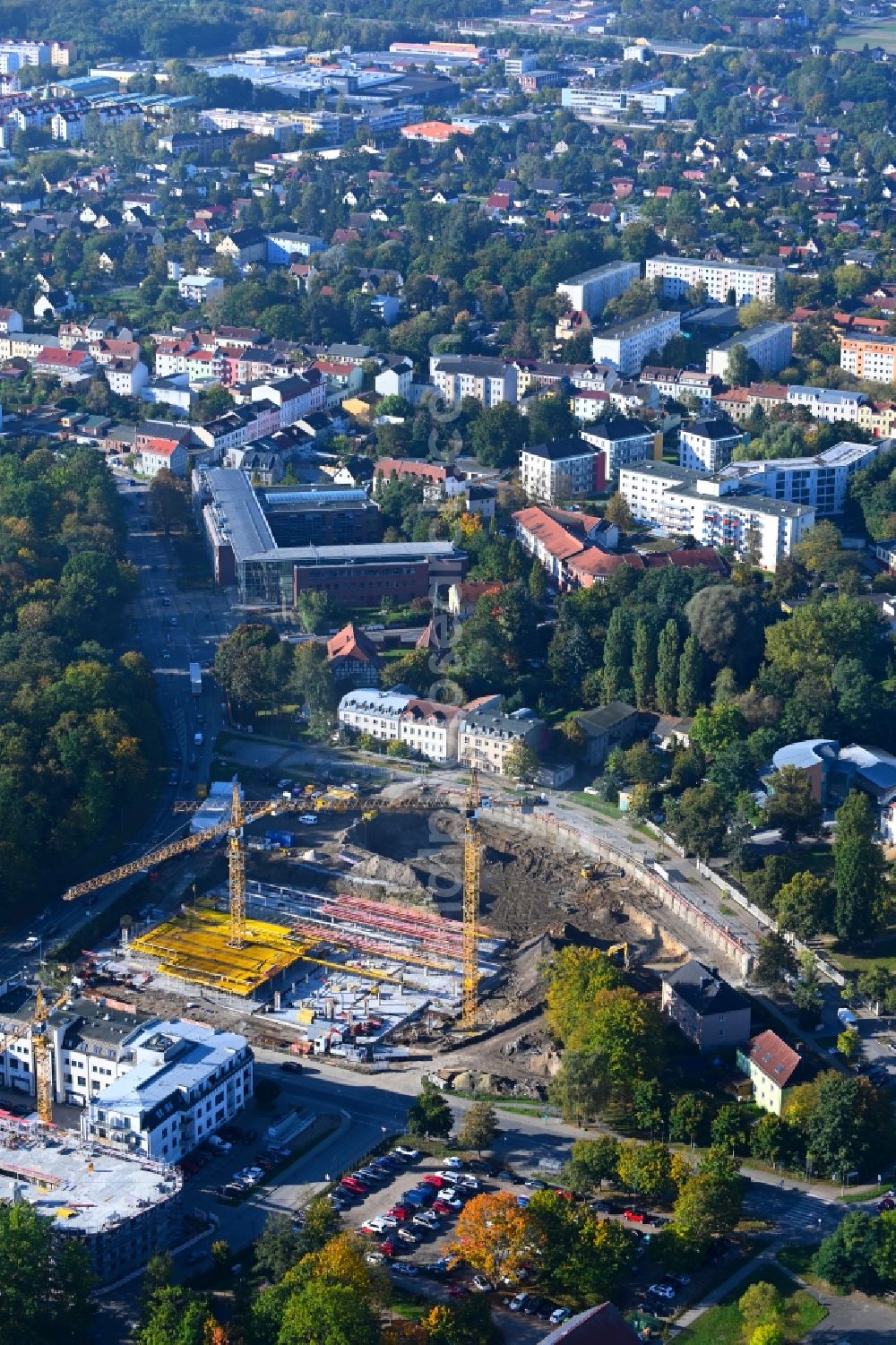 Aerial photograph Bernau - Construction site for the new parking garage and Mehrzweckhalle on Ladeburger Chaussee - Jahnstrasse - Ladeburger Strasse in Bernau in the state Brandenburg, Germany