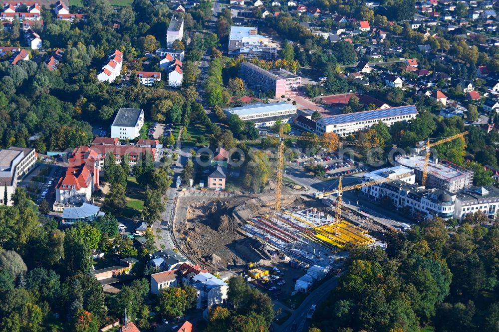 Aerial photograph Bernau - Construction site for the new parking garage and Mehrzweckhalle on Ladeburger Chaussee - Jahnstrasse - Ladeburger Strasse in Bernau in the state Brandenburg, Germany