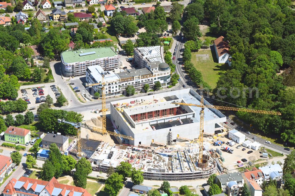 Aerial image Bernau - Construction site for the new parking garage and Mehrzweckhalle on Ladeburger Chaussee - Jahnstrasse - Ladeburger Strasse in Bernau in the state Brandenburg, Germany