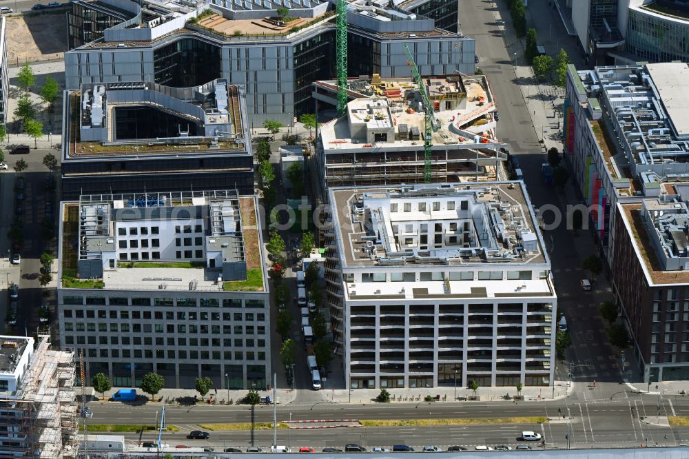 Aerial photograph Berlin - Construction site for the new parking garage on Valeska-Gert-Strasse in the district Friedrichshain in Berlin, Germany