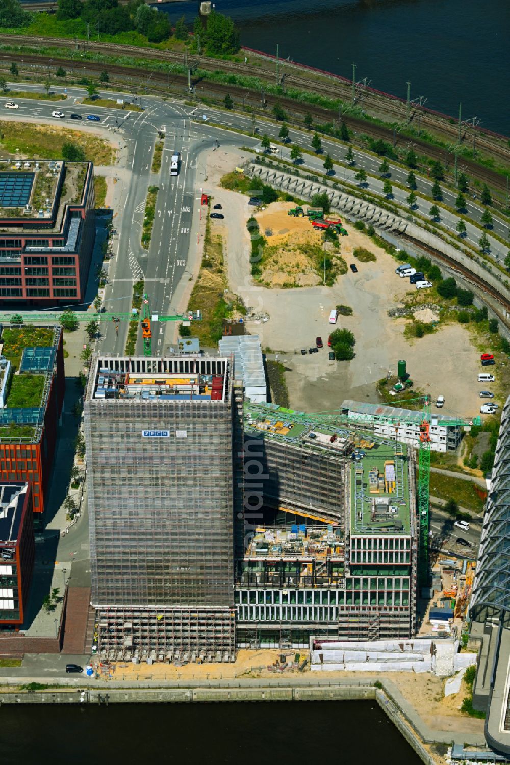 Hamburg from the bird's eye view: Construction site for the new building of an Office building - Ensemble on Zweibrueckenstrasse - Kirchenpauerkai in the district HafenCity in Hamburg, Germany