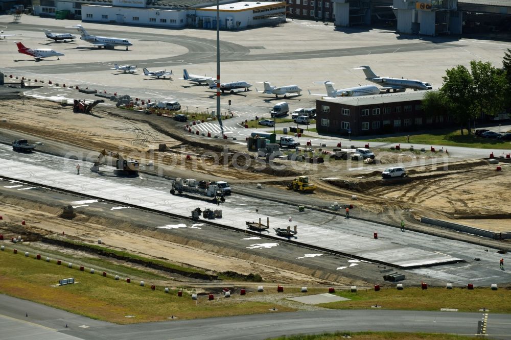 Aerial image Schönefeld - Construction site of STRABAG Strassen- und Tiefbau AG for the construction of a roller track and taxiway on the airport grounds in Schoenefeld, Brandenburg, Germany