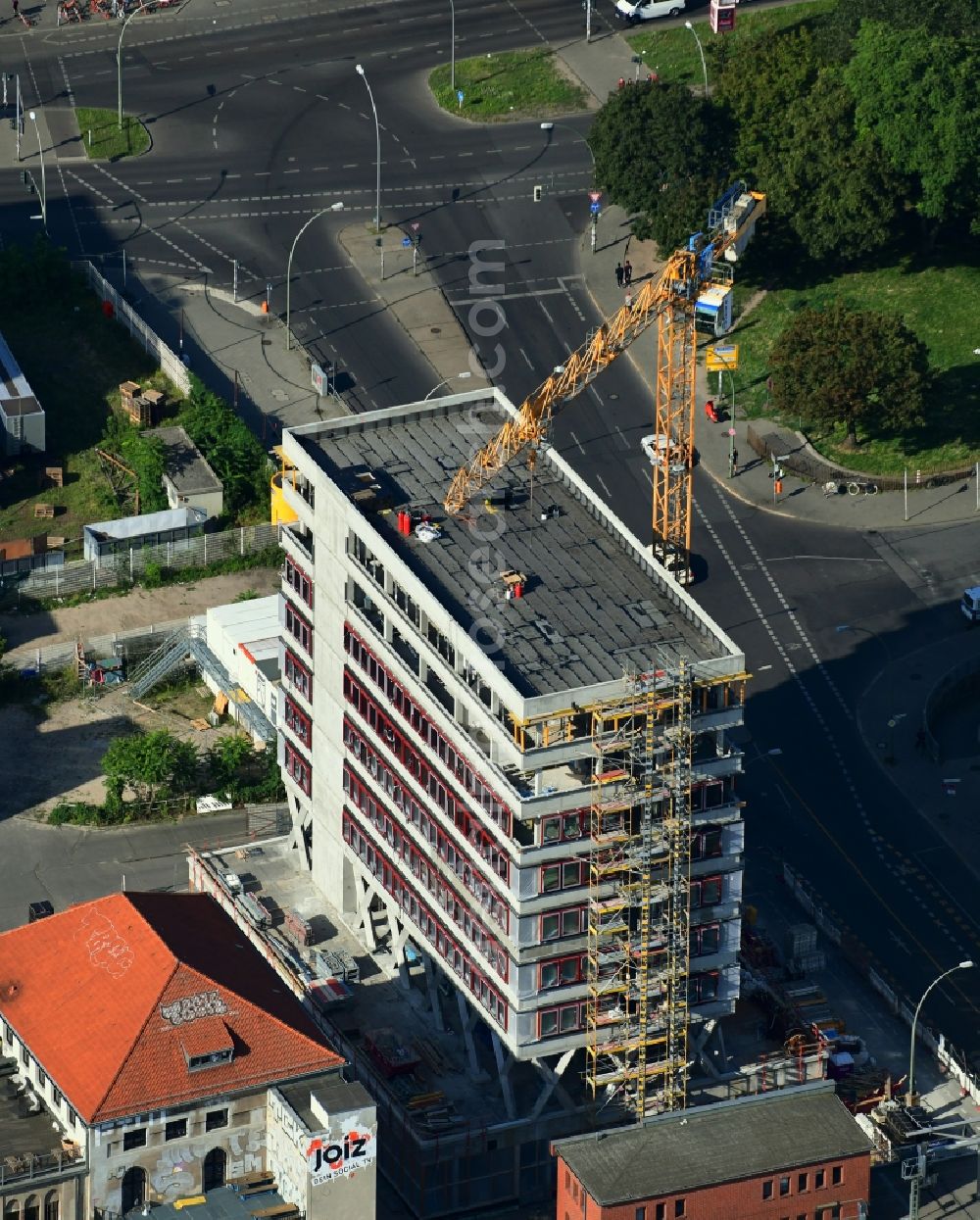 Aerial image Berlin - Construction site for the new building of Rosa-Luxemburg-Stiftung Am Postbahnhof in the district Friedrichshain in Berlin, Germany