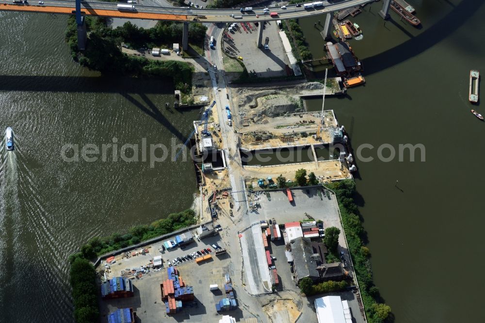 Hamburg from the bird's eye view: Construction site to build the new Rugenberger lock in Hamburg. Construction company is the August PRIEN GmbH & Co. KG