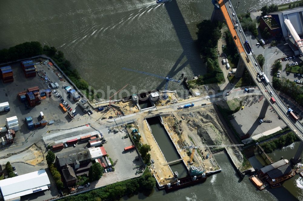 Hamburg from the bird's eye view: Construction site to build the new Rugenberger lock in Hamburg. Construction company is the August PRIEN GmbH & Co. KG