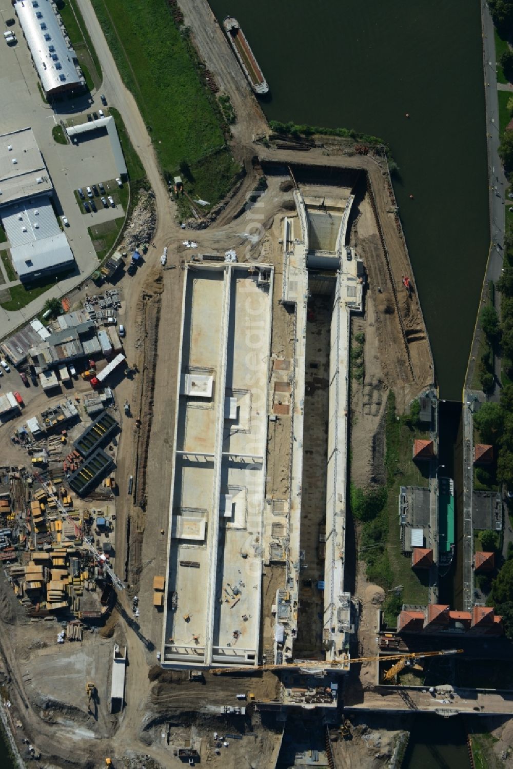 Aerial image Minden - Construction site to build the new lock in the waterway intersection in Minden in North Rhine-Westphalia