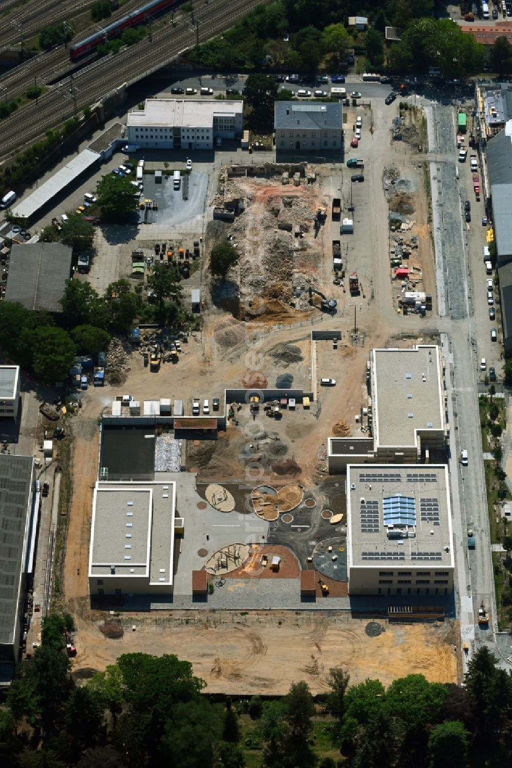 Dresden from the bird's eye view: Construction site for the new building Schul- Gebaeude and of Kita Drewag-Areal on Loessnitzstrasse in Dresden in the state Saxony, Germany