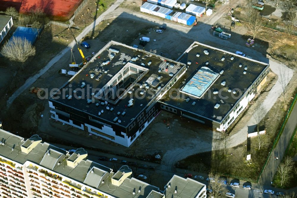 Berlin from the bird's eye view: New construction site of the school building Leonardo-da-Vinci-Gymnasium on Christoph-Ruden-Strasse in the district Buckow in Berlin, Germany